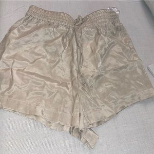 NWT Zara Beige/Cream Shorts, Size XS
